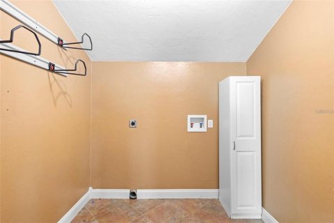 House in DeLand, Florida 3 bedrooms, 160.81 sq.m. № 2098289 - photo 28