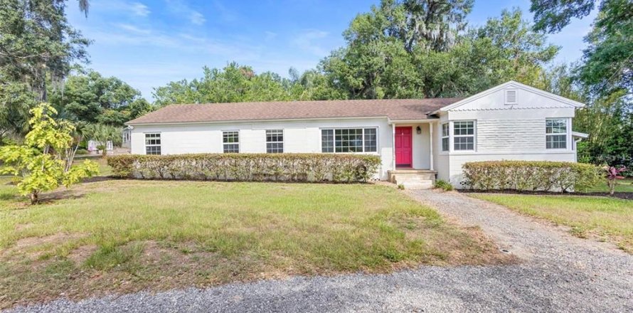 House in DeLand, Florida 3 bedrooms, 160.81 sq.m. № 2098289