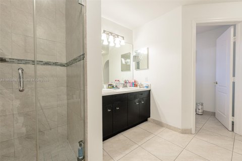 Villa ou maison à louer à Miami, Floride: 4 chambres, 193.05 m2 № 1888876 - photo 9