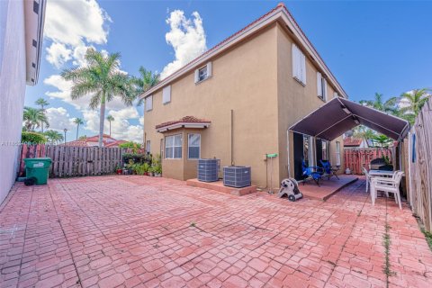 Villa ou maison à louer à Miami, Floride: 4 chambres, 193.05 m2 № 1888876 - photo 4