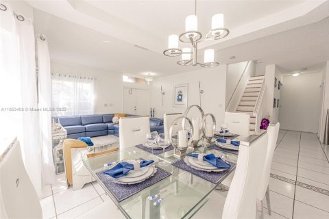 Villa ou maison à louer à Miami, Floride: 4 chambres, 193.05 m2 № 1888876 - photo 27