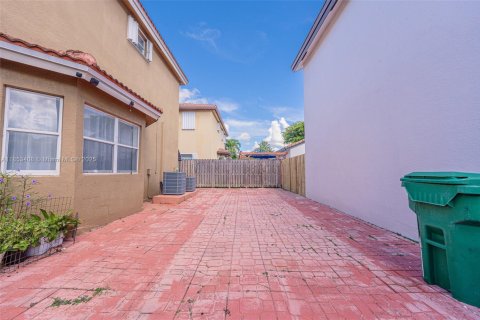 Villa ou maison à louer à Miami, Floride: 4 chambres, 193.05 m2 № 1888876 - photo 3