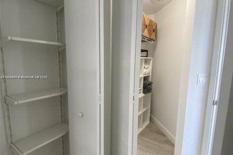 Condo in Miami, Florida, 2 bedrooms  № 1891752 - photo 21