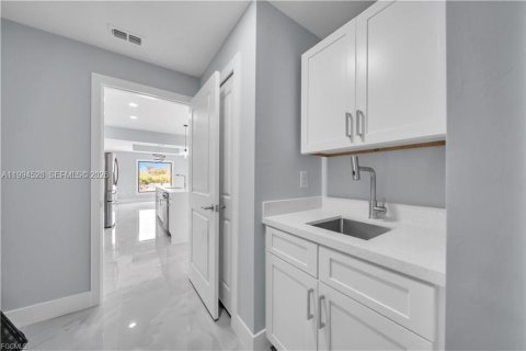 Casa en venta en Lehigh Acres, Florida, 3 dormitorios, 151.34 m2 № 2056230 - foto 30