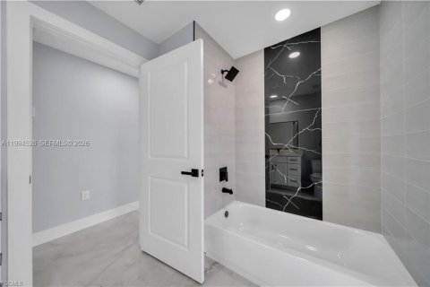 Casa en venta en Lehigh Acres, Florida, 3 dormitorios, 151.34 m2 № 2056230 - foto 26