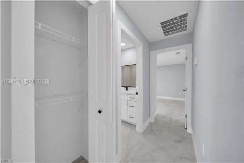 Casa en venta en Lehigh Acres, Florida, 3 dormitorios, 151.34 m2 № 2056230 - foto 27