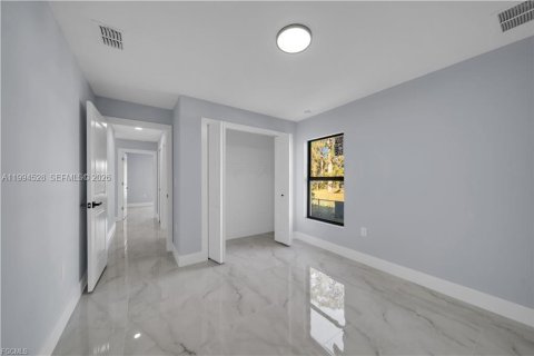 Casa en venta en Lehigh Acres, Florida, 3 dormitorios, 151.34 m2 № 2056230 - foto 29
