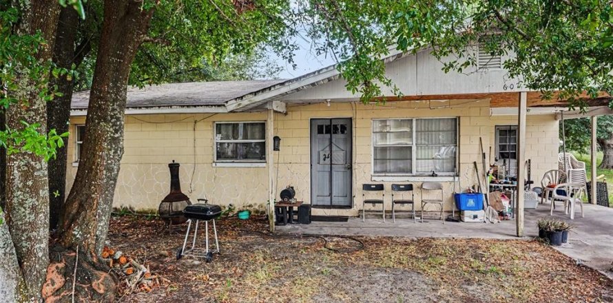 House in Lake Wales, Florida 3 bedrooms, 100.33 sq.m. № 2218958