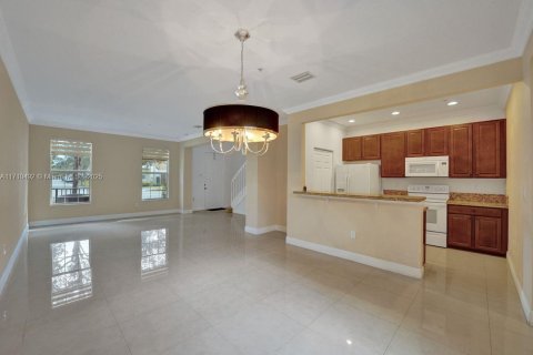 Adosado en venta en Pembroke Pines, Florida, 3 dormitorios, 169.64 m2 № 1463406 - foto 3
