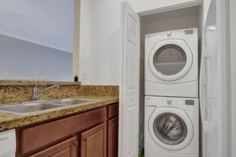 Adosado en venta en Pembroke Pines, Florida, 3 dormitorios, 169.64 m2 № 1463406 - foto 17