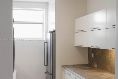 Condo in Miami Beach, Florida, 2 bedrooms  № 1949585 - photo 4