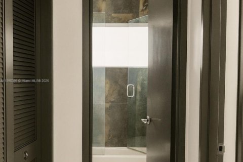 Condo in Miami Beach, Florida, 2 bedrooms  № 1949585 - photo 7