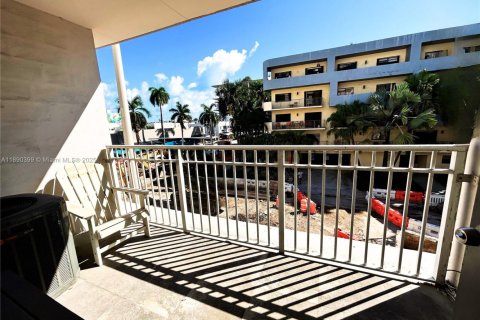 Condo in Miami Beach, Florida, 2 bedrooms  № 1949585 - photo 19