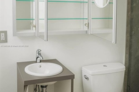 Condo in Miami Beach, Florida, 2 bedrooms  № 1949585 - photo 15