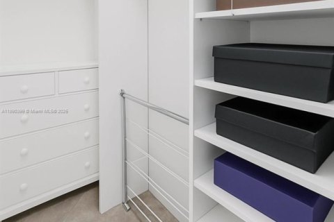 Condo in Miami Beach, Florida, 2 bedrooms  № 1949585 - photo 8