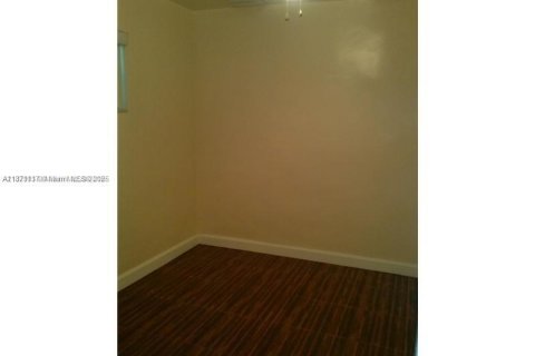 House in Hollywood, Florida 2 bedrooms, 79.99 sq.m. № 1920576 - photo 2