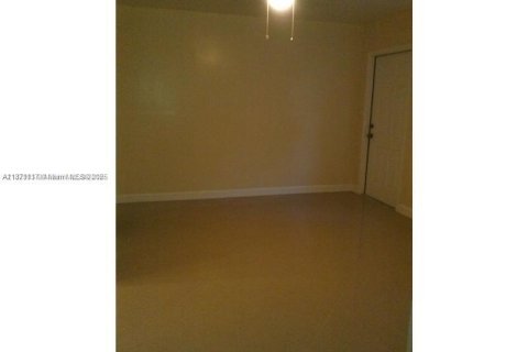 House in Hollywood, Florida 2 bedrooms, 79.99 sq.m. № 1920576 - photo 7