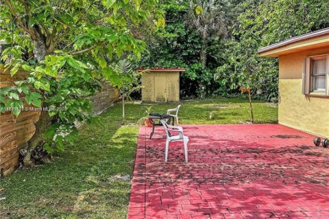 House in Hollywood, Florida 2 bedrooms, 79.99 sq.m. № 1920576 - photo 4