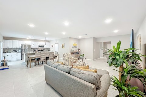 House in Palm Bay, Florida 4 bedrooms № 1988821 - photo 14