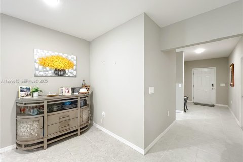 House in Palm Bay, Florida 4 bedrooms № 1988821 - photo 10