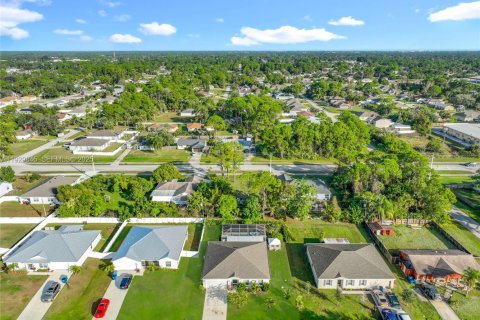 House in Palm Bay, Florida 4 bedrooms № 1988821 - photo 3