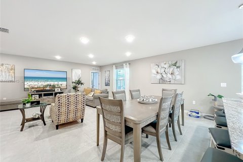 House in Palm Bay, Florida 4 bedrooms № 1988821 - photo 15