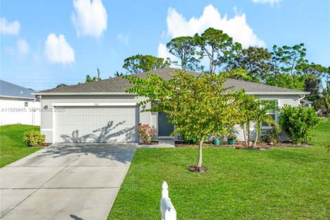 House in Palm Bay, Florida 4 bedrooms № 1988821 - photo 2