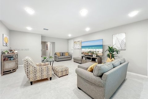 House in Palm Bay, Florida 4 bedrooms № 1988821 - photo 13