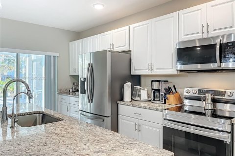 House in Palm Bay, Florida 4 bedrooms № 1988821 - photo 16