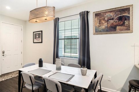 Townhouse in Fish Hawk, Florida 3 bedrooms, 165.09 sq.m. № 1643293 - photo 10