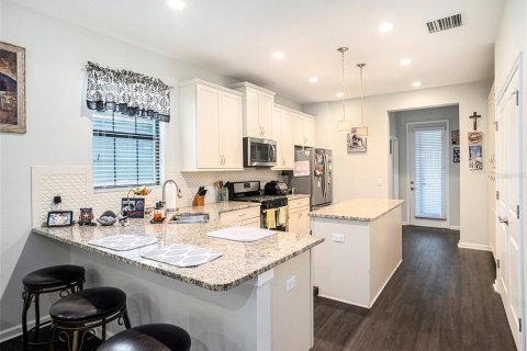 Townhouse in Fish Hawk, Florida 3 bedrooms, 165.09 sq.m. № 1643293 - photo 12