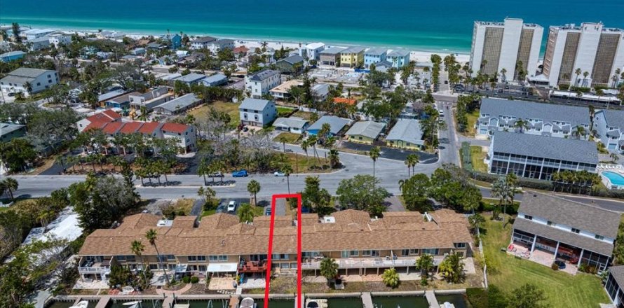 Condominio en Indian Rocks Beach, Florida, 2 dormitorios  № 1744196