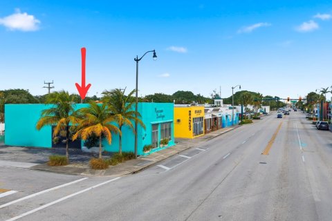 Commercial property in West Palm Beach, Florida № 2158504