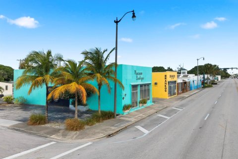 Commercial property in West Palm Beach, Florida № 2158504 - photo 9