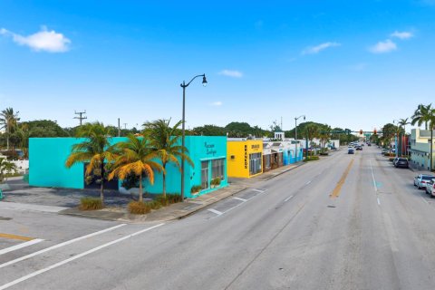 Commercial property in West Palm Beach, Florida № 2158504 - photo 10