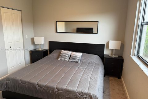 Снять в аренду таунхаус в Майами, Флорида 3 спальни, 122.63м2, № 2001711 - фото 19