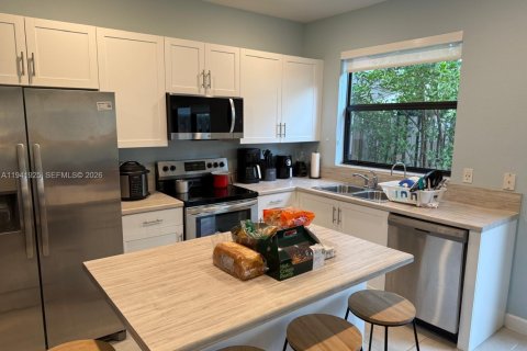 Снять в аренду таунхаус в Майами, Флорида 3 спальни, 122.63м2, № 2001711 - фото 8