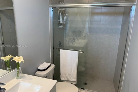 Снять в аренду таунхаус в Майами, Флорида 3 спальни, 122.63м2, № 2001711 - фото 17