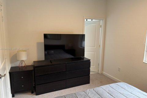 Снять в аренду таунхаус в Майами, Флорида 3 спальни, 122.63м2, № 2001711 - фото 22