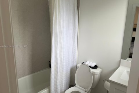 Снять в аренду таунхаус в Майами, Флорида 3 спальни, 122.63м2, № 2001711 - фото 18