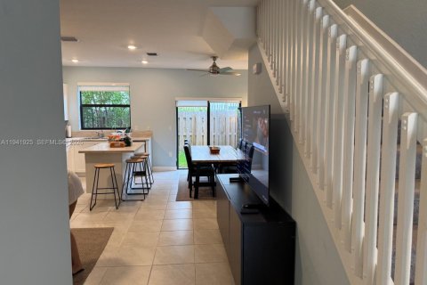 Снять в аренду таунхаус в Майами, Флорида 3 спальни, 122.63м2, № 2001711 - фото 12