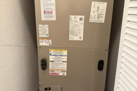 Снять в аренду таунхаус в Майами, Флорида 3 спальни, 122.63м2, № 2001711 - фото 24