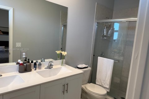 Снять в аренду таунхаус в Майами, Флорида 3 спальни, 122.63м2, № 2001711 - фото 16