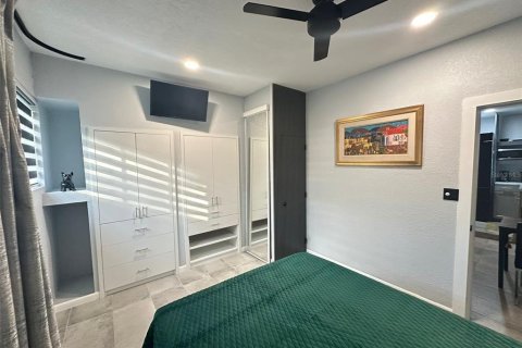 Casa en venta en Orlando, Florida, 5 dormitorios, 212.37 m2 № 1899356 - foto 19