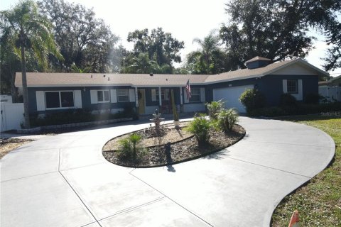 Casa en venta en Orlando, Florida, 5 dormitorios, 212.37 m2 № 1899356 - foto 2