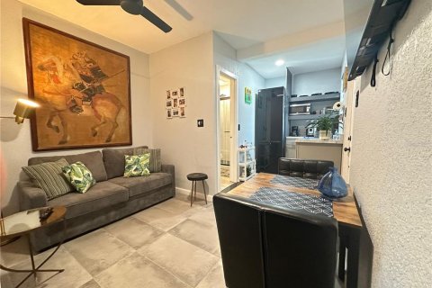 Casa en venta en Orlando, Florida, 5 dormitorios, 212.37 m2 № 1899356 - foto 13