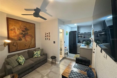 Casa en venta en Orlando, Florida, 5 dormitorios, 212.37 m2 № 1899356 - foto 14