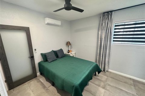 Casa en venta en Orlando, Florida, 5 dormitorios, 212.37 m2 № 1899356 - foto 18