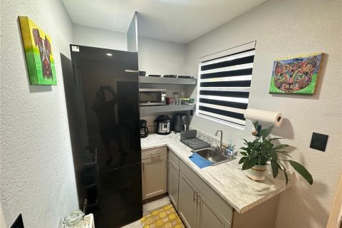 Casa en venta en Orlando, Florida, 5 dormitorios, 212.37 m2 № 1899356 - foto 15