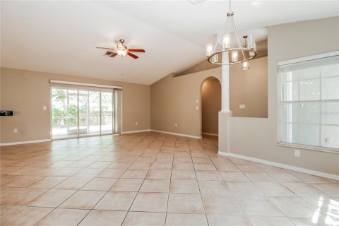 House in Spring Hill, Florida 4 bedrooms, 150.13 sq.m. № 1905900 - photo 4